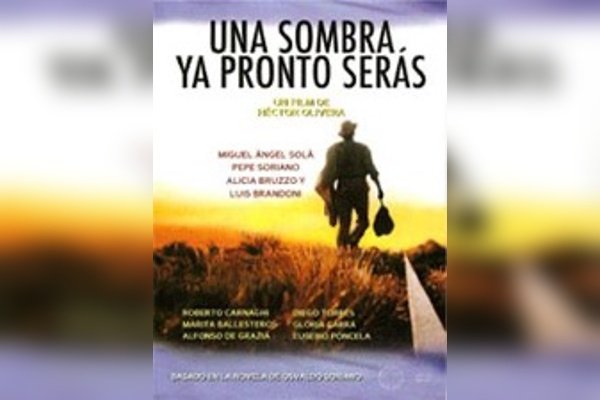 Una sombra ya pronto serás – Cineclub 2025 600 x 400 Póster de la película Una sombra ya pronto serás, en análisis por el Cineclub 2025 de Casa Argentina de Houston.